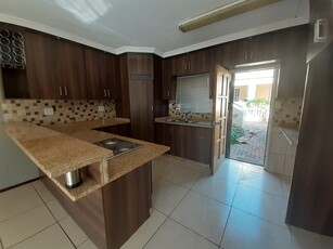 Spacious 2 Bedroom townhouse available in Little Falls, Roodepoort