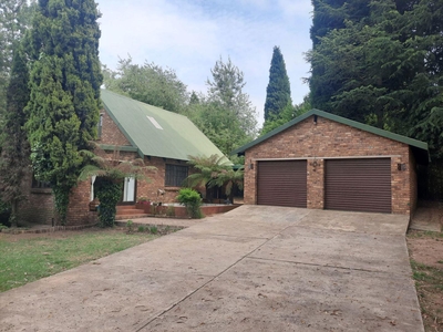 2 Bedroom House for sale in Dullstroom