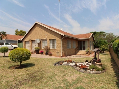 2 Bedroom House for sale in Modimolle