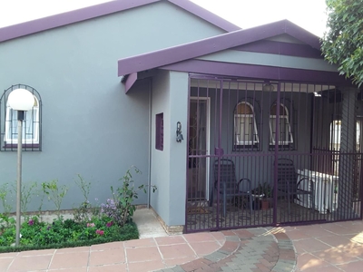 3 Bedroom House For Sale in Surayaville