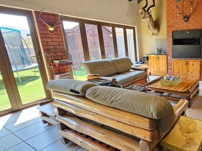 3 Bedroom House to rent in Lydenburg