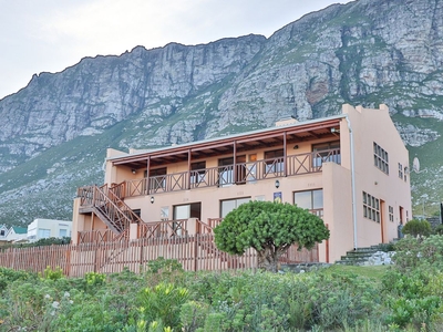 4 Bedroom House To Let in Bettys Bay