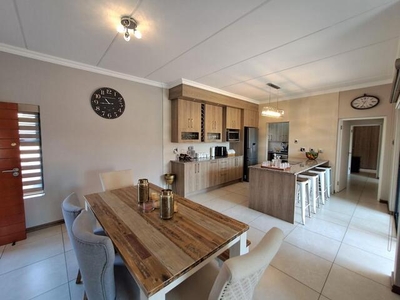 Apartment For Sale In Craighall, Johannesburg