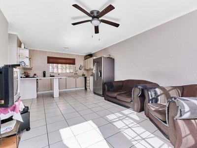 Apartment For Sale In Robindale, Randburg