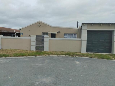 House For Sale In Hillview, Eersterivier