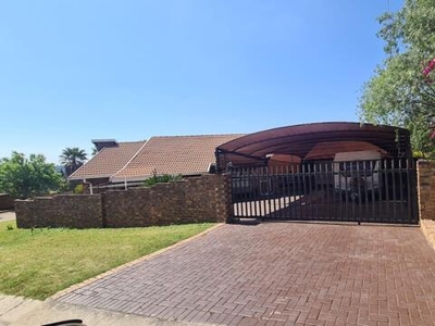 House For Sale In Hoeveld Park, Witbank