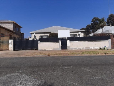 House For Sale In Turffontein, Johannesburg