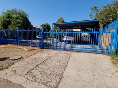 House For Sale In Uitsig, Bloemfontein