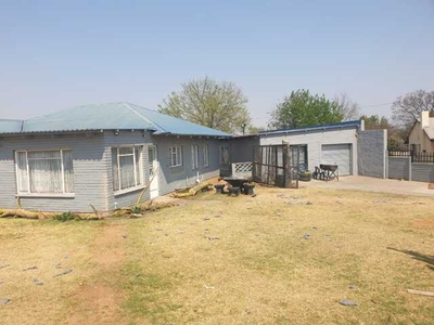 House For Sale In Witbank Ext 16, Witbank