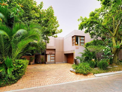 Relaxed Estate Living - 3 Bedroom, 3 Bathroom & Entertainment Area
