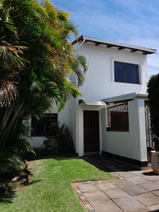 Three Bedroom Townhouse to let in Beacon Bay