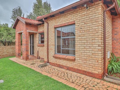 Townhouse For Rent In Florida Glen, Roodepoort
