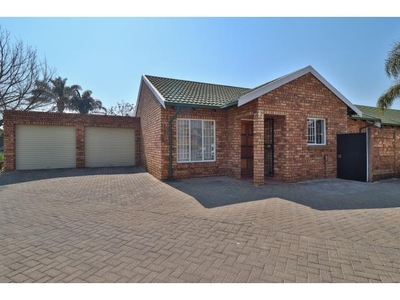 Townhouse For Rent In Moreleta Park, Pretoria