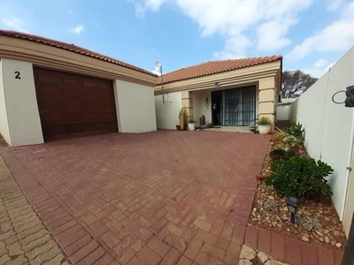 Townhouse For Rent In Signal Hill, Newcastle
