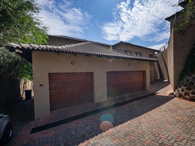 Townhouse For Sale In Bassonia, Johannesburg