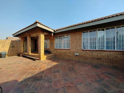 Townhouse For Sale In Mineralia, Middelburg
