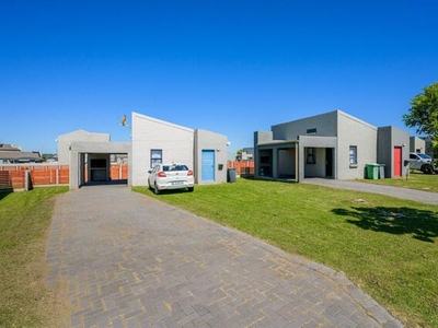 Townhouse For Sale In Parsonsvlei, Port Elizabeth
