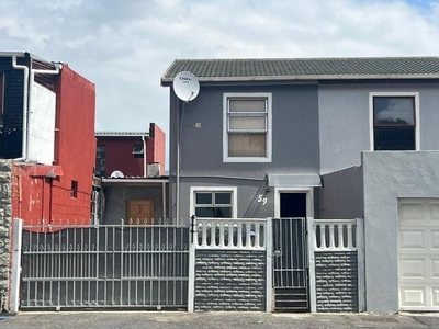 Townhouse For Sale In Retreat, Cape Town