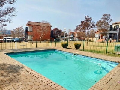 Townhouse For Sale In Ruimsig, Roodepoort