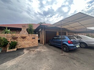 3 Bedroom Townhouse For Sale in Rhodesdene