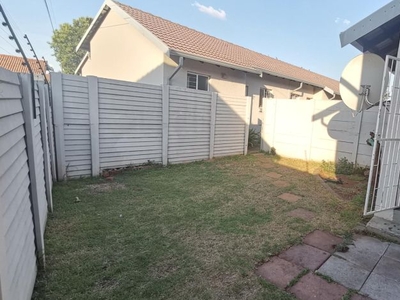 1 Bedroom townhouse - sectional for sale in Rooihuiskraal North, Centurion