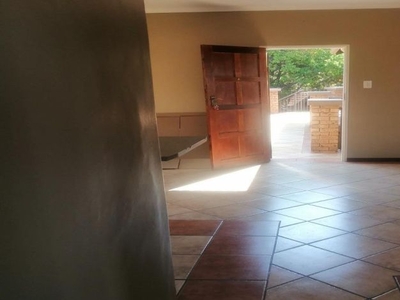 2 Bedroom townhouse - sectional to rent in Olympus AH, Pretoria