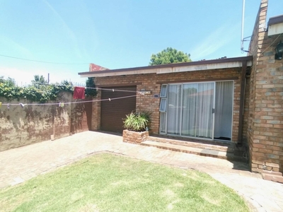 2 Bedroom Apartment / flat to rent in Rosettenville