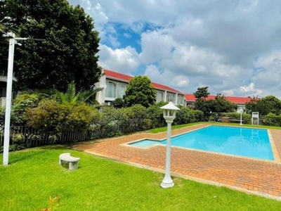 2 Bedroom duplex townhouse - sectional for sale in Haddon, Johannesburg