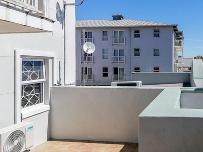 2 Bedroom flat sold in Wellington Central