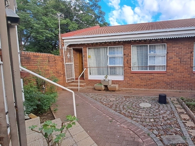 2 Bedroom Townhouse for sale in Navalsig - 116 And Pretorius Street