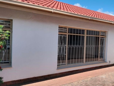 2 Bedroom townhouse - sectional to rent in Uitsig, Bloemfontein
