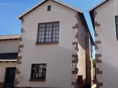 3 Bedroom duplex townhouse - sectional to rent in Montana, Pretoria