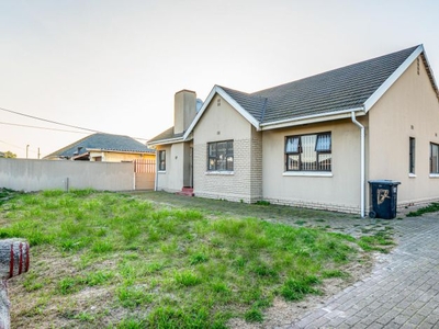 3 Bedroom house for sale in Thornton, Cape Town