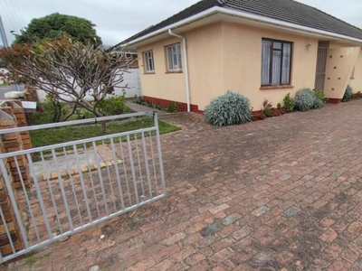 3 Bedroom house rented in Retreat, Cape Town