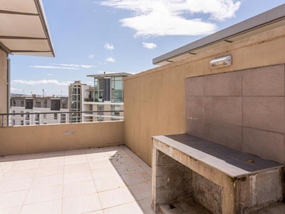 3 bedroom penthouse apartment to rent in Claremont (Cape Town)