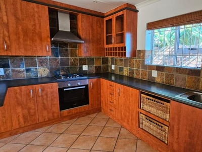 3 Bedroom townhouse - freehold to rent in Summerstrand, Port Elizabeth