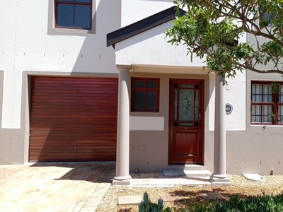 3 Bedroom townhouse - sectional to rent in Kirstenhof, Cape Town