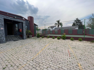 350m² Building To Let in Woodmead