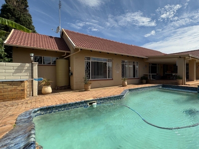4 Bedroom House for sale in Stilfontein Ext 4