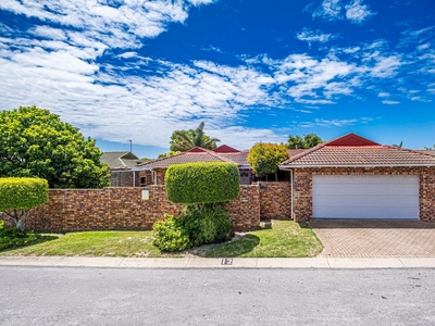 4 Bedroom House for sale in Summerstrand - 12 Summerwood Crescent