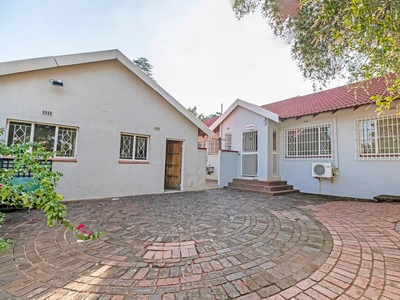 4 Bedroom House To Let in Bryanston