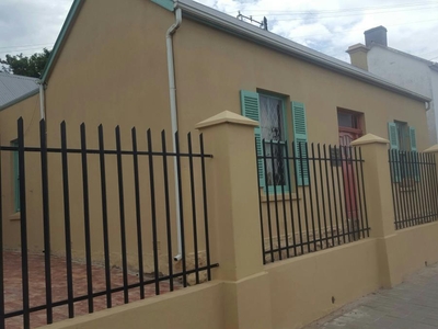 4 bedroom house to rent in Grahamstown Central (Makhanda Central)