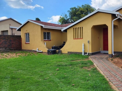 5 Bedroom house sold in Florida Park, Roodepoort