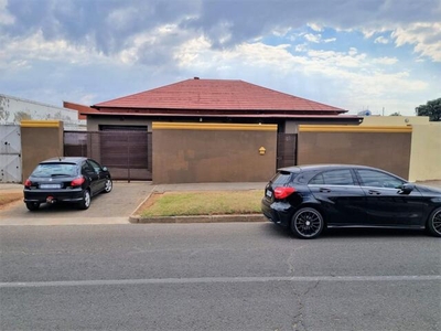 House For Sale In Forest Hill, Johannesburg