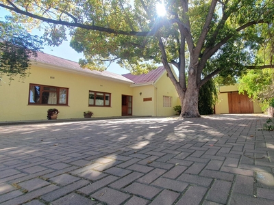 House For Sale in Montagu