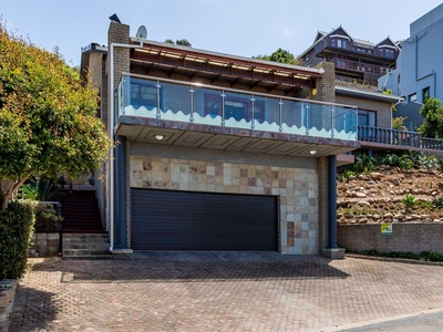 House For Sale in Outeniqua Strand