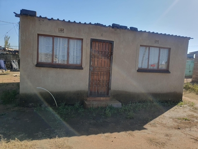 House For Sale in Tsakane Ext 8
