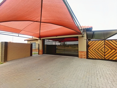 House For Sale in Waterkloof East