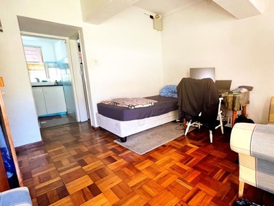 1 Bedroom bachelor to rent in Rosebank, Cape Town