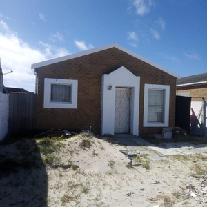 2 Bedroom House for sale in Strandfontein Village